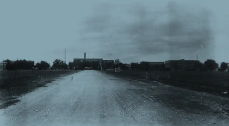 Entrance to WSH, 1924